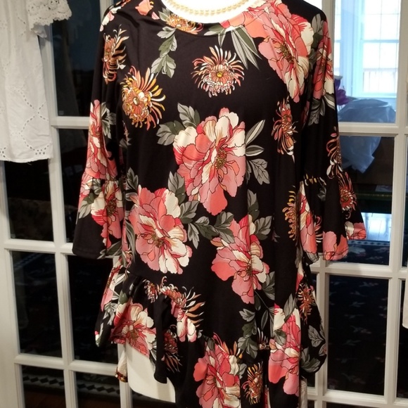 1️⃣day Sale!Paulino Black&Floral Ruffle HiLo Tunic - Picture 2 of 8